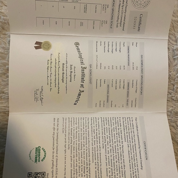 VRAI 3 stone engagement ring. - Picture 4 of 6